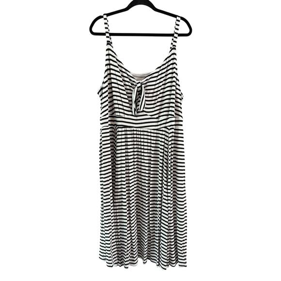 Torrid Women's Plus Size Black & White Stripe Tie Front Skater Dress Size 4 4X - Picture 2 of 6